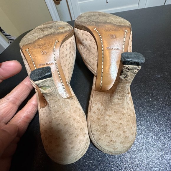 Prada eur 38 light brown suede pattenered mules  with rosette and pointy toe - Picture 5 of 11